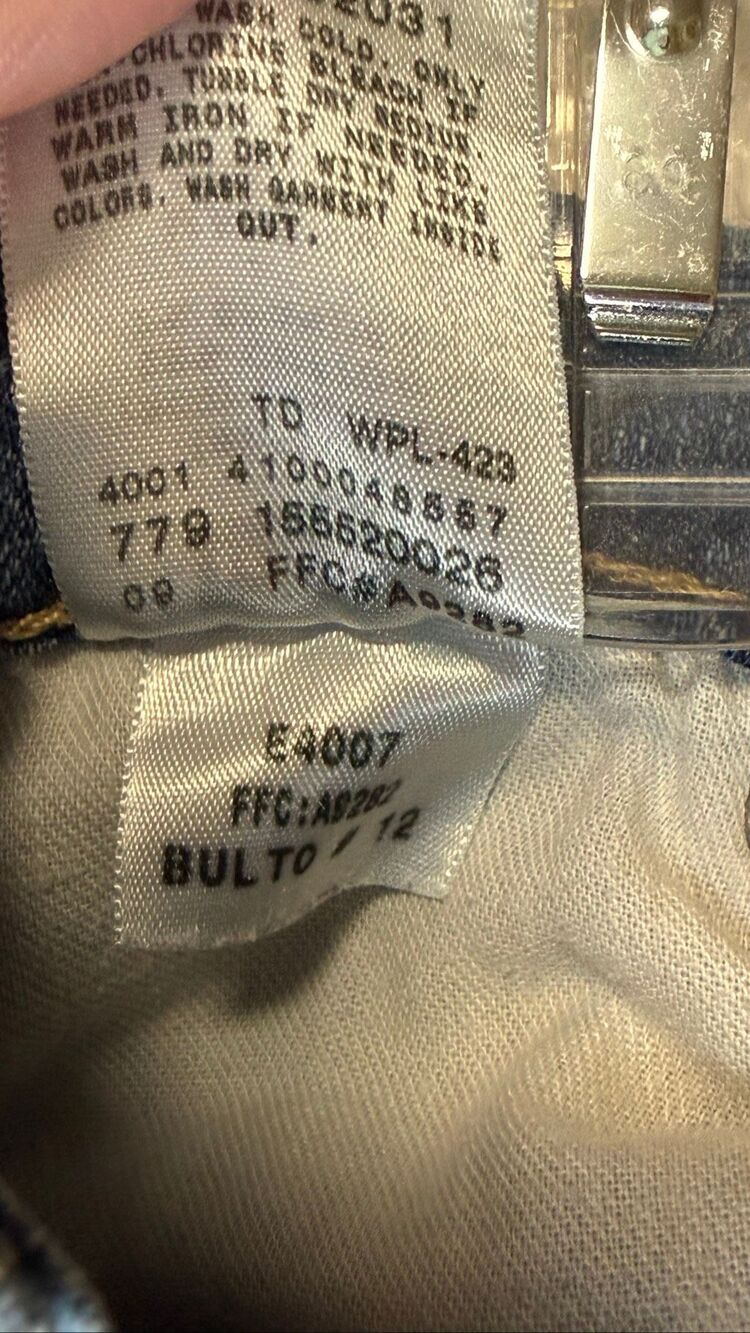 Levi’s relaxed boot cut 550 Jean women size 16 medium - has been hemmed - Picture 10 of 11